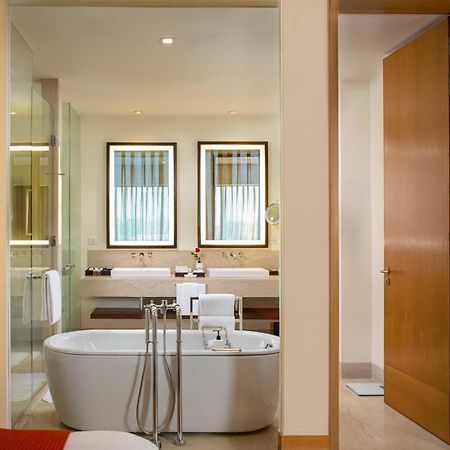 Trident Hyderabad Hotell Exteriör bild