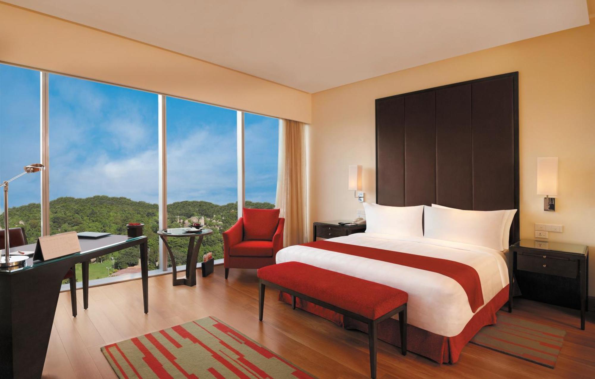 Trident Hyderabad Hotell Exteriör bild A room at the Taj Bengal