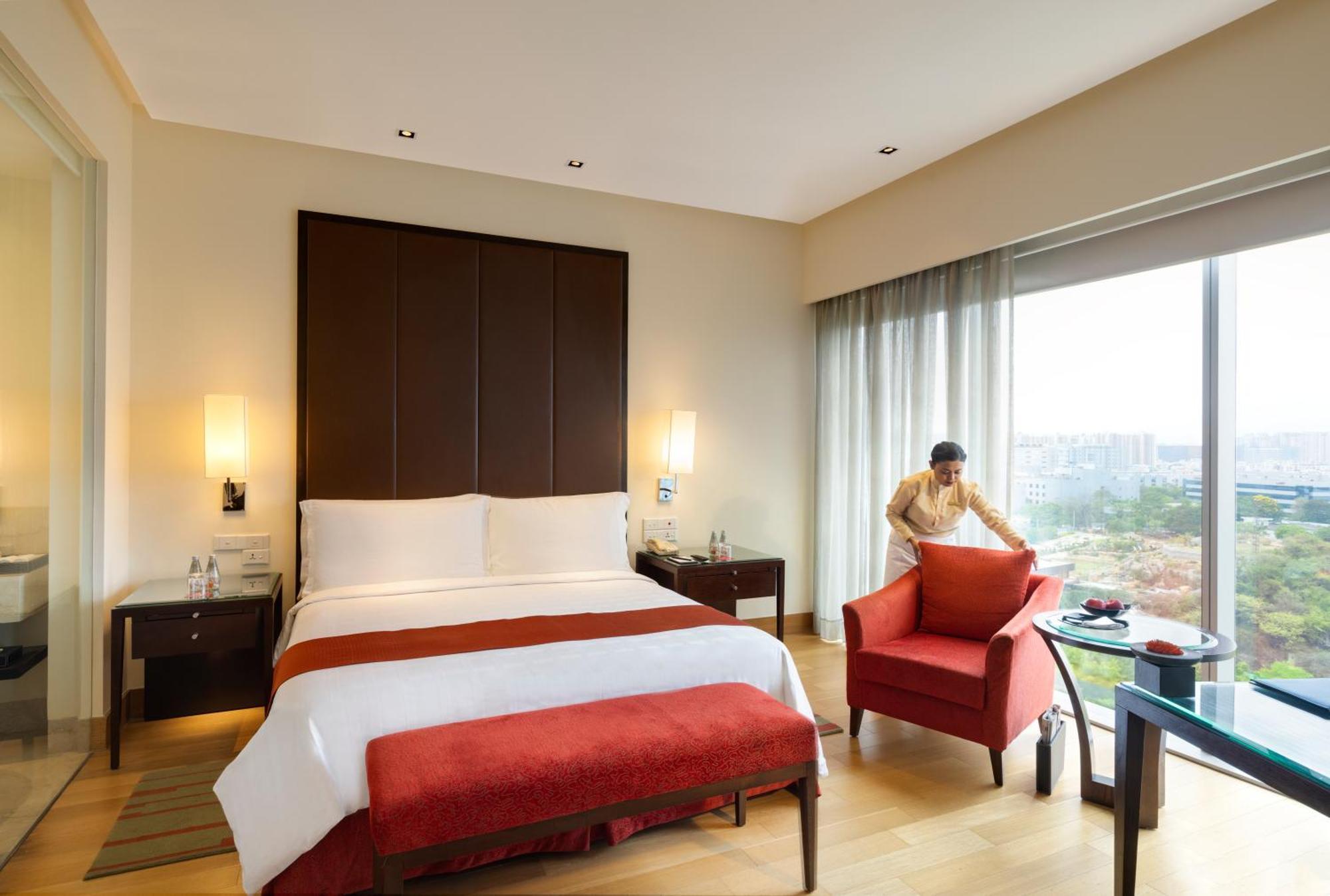 Trident Hyderabad Hotell Exteriör bild A room at the Taj Bengal