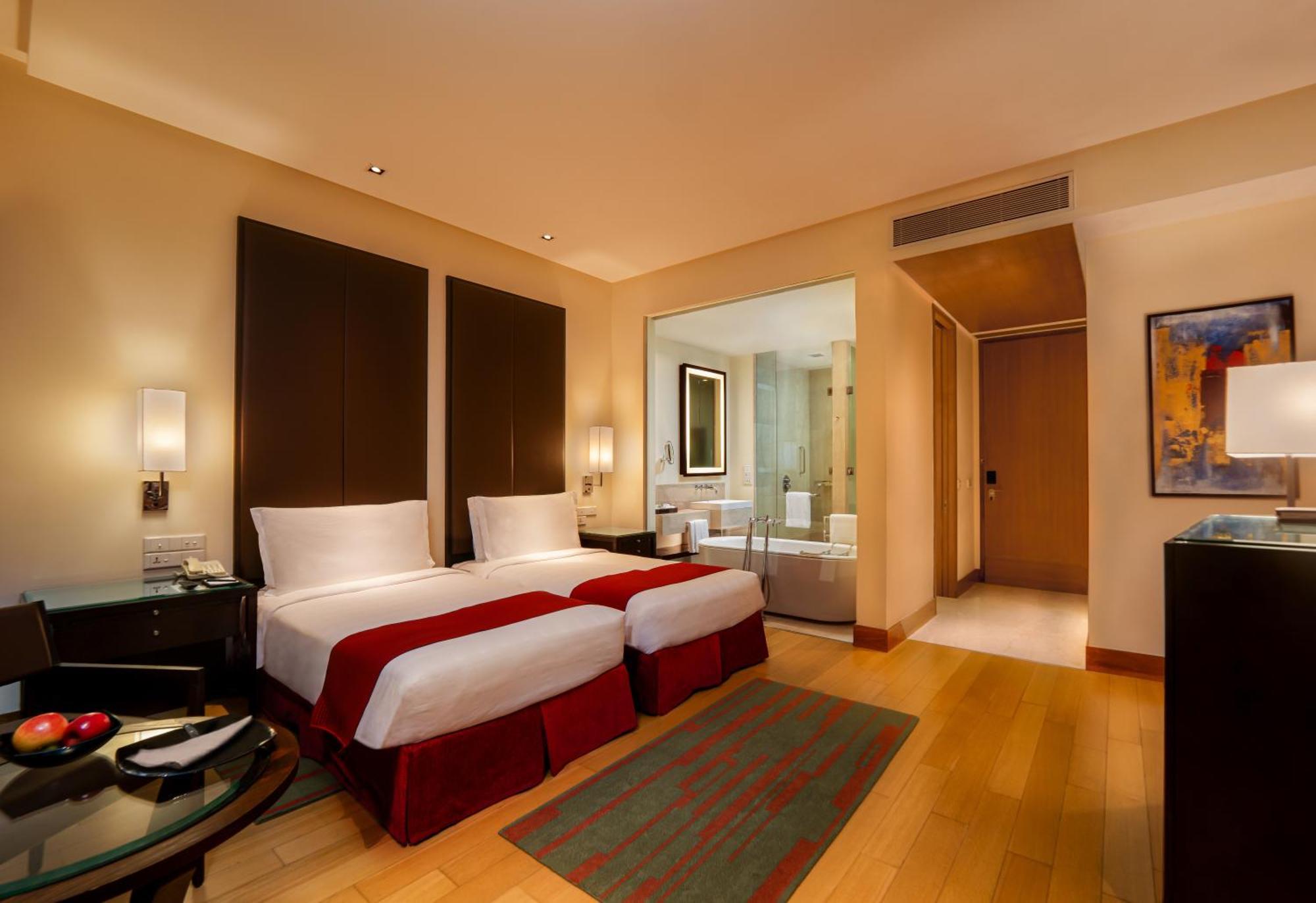 Trident Hyderabad Hotell Exteriör bild A room at the Taj Bengal