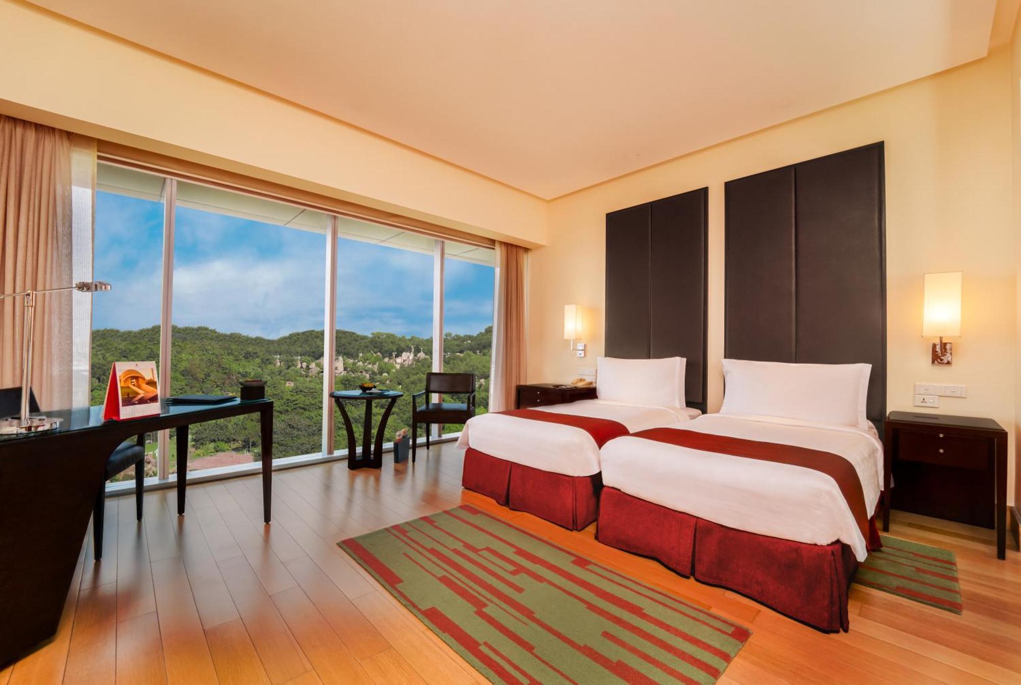 Trident Hyderabad Hotell Exteriör bild Deluxe Room