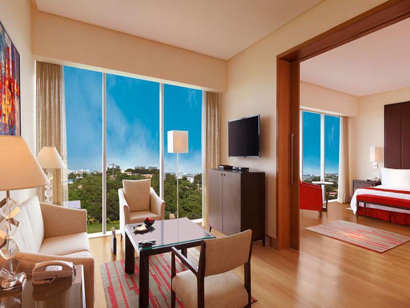 Trident Hyderabad Hotell Exteriör bild Suite at the Taj Bengal