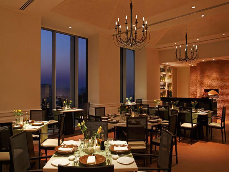 Trident Hyderabad Hotell Exteriör bild The restaurant
