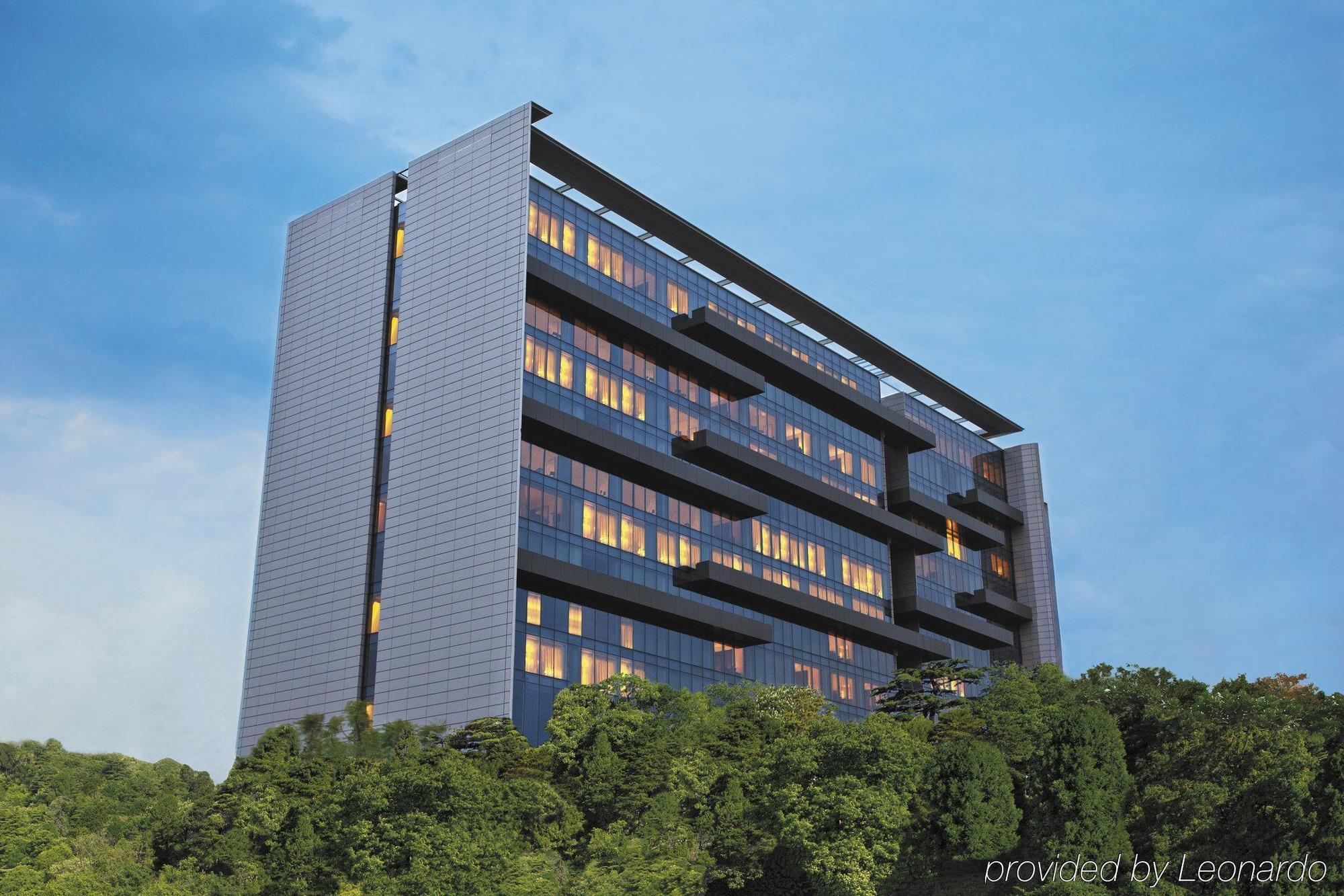 Trident Hyderabad Hotell Exteriör bild The building