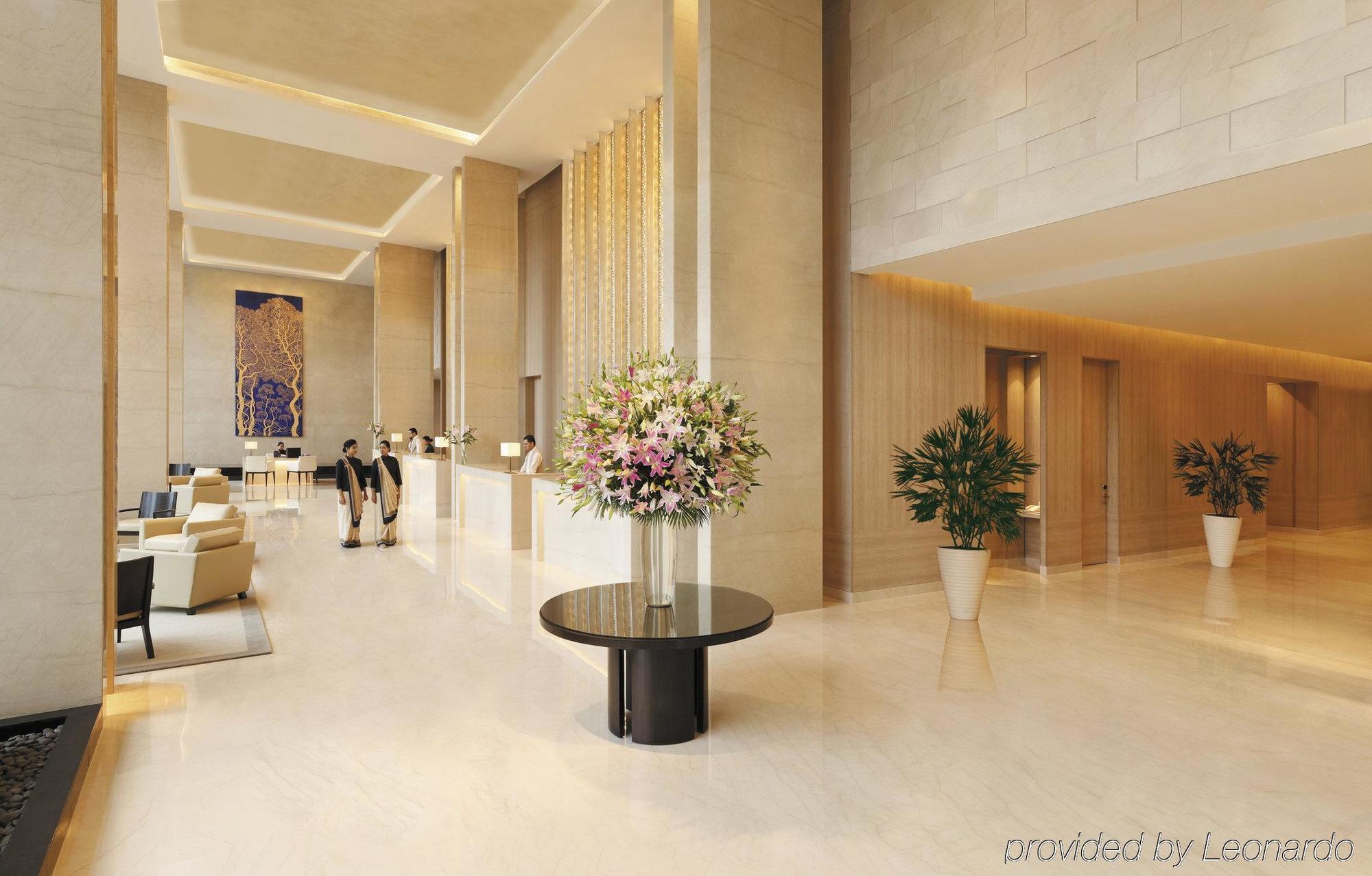Trident Hyderabad Hotell Exteriör bild Lobby