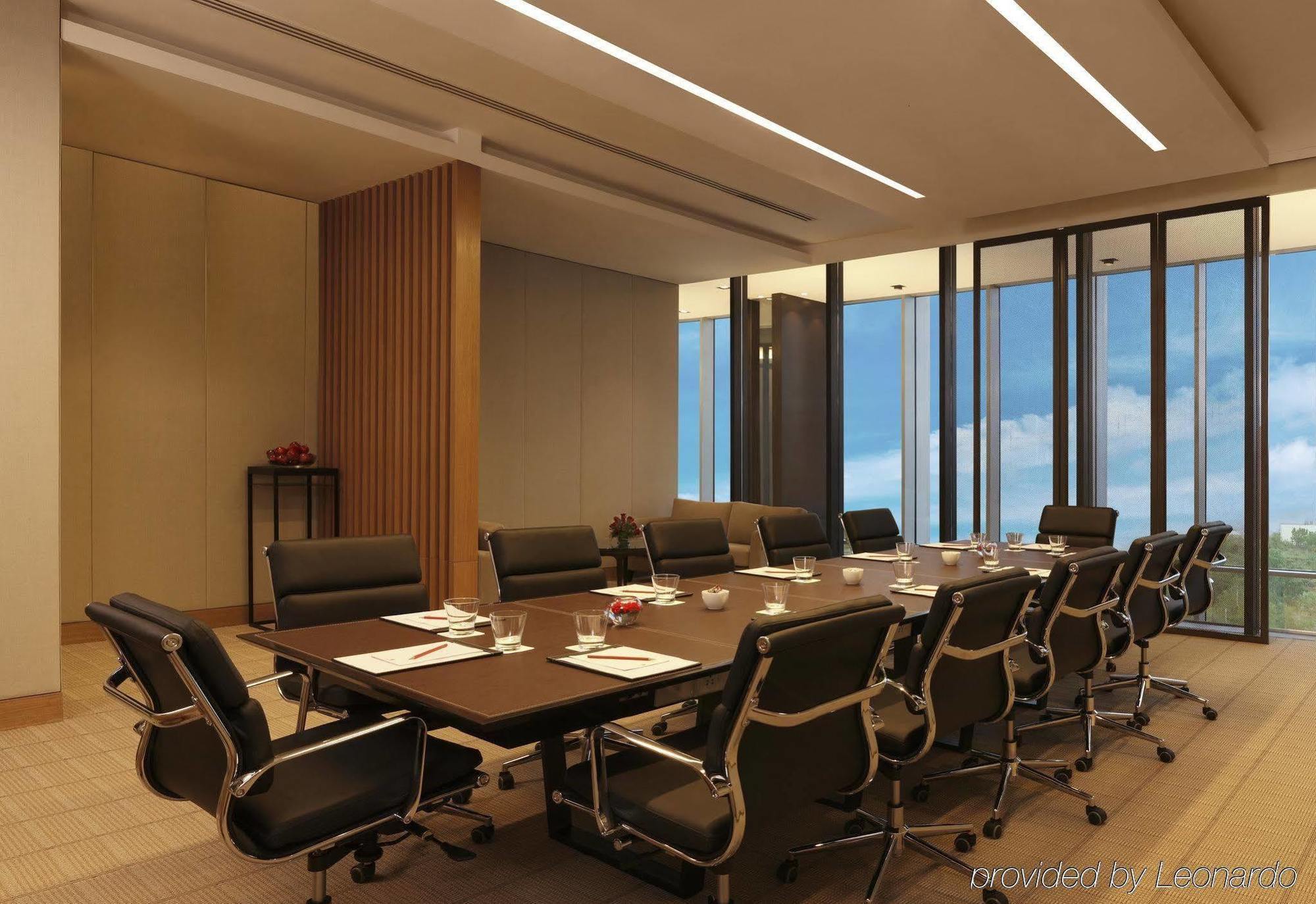 Trident Hyderabad Hotell Exteriör bild Boardroom